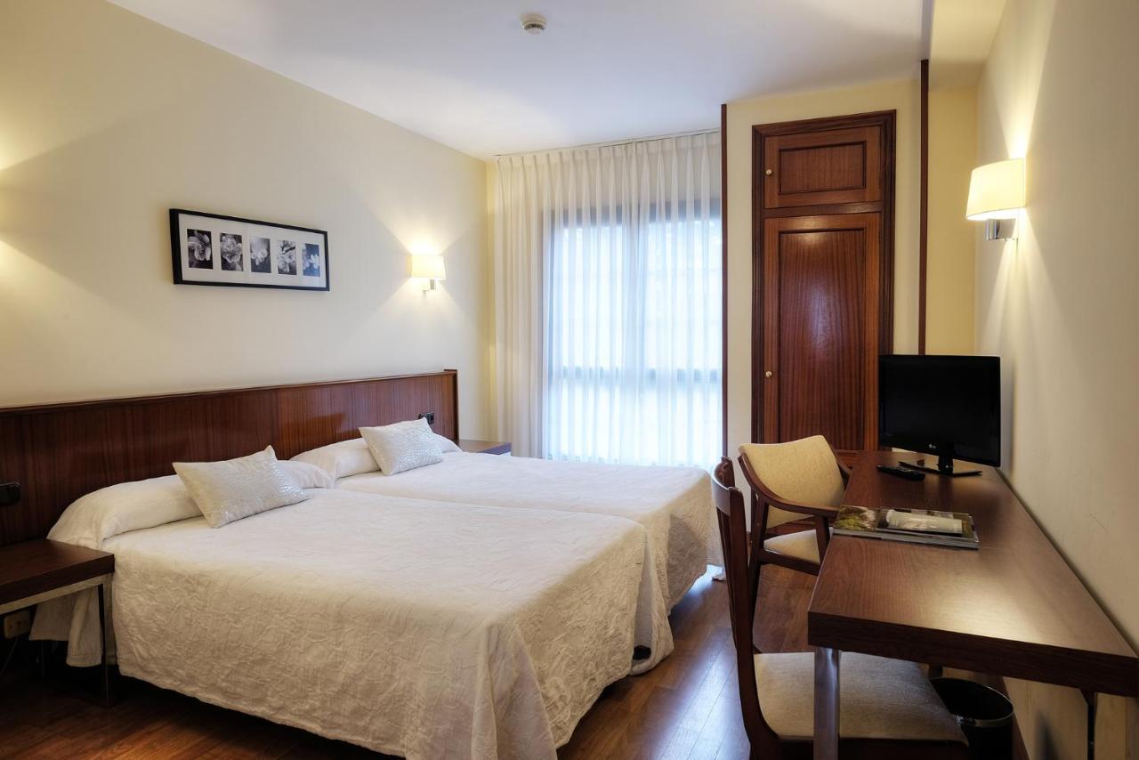 Hotel y Apartamentos Arias Navia Habitación foto
