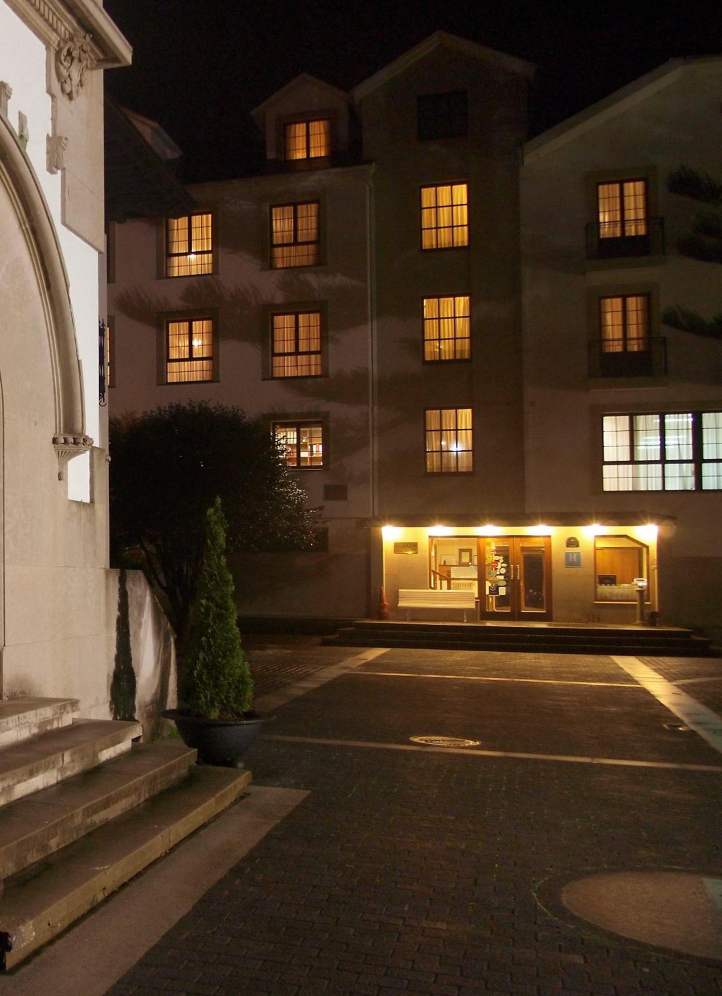 Hotel y Apartamentos Arias Navia Exterior foto