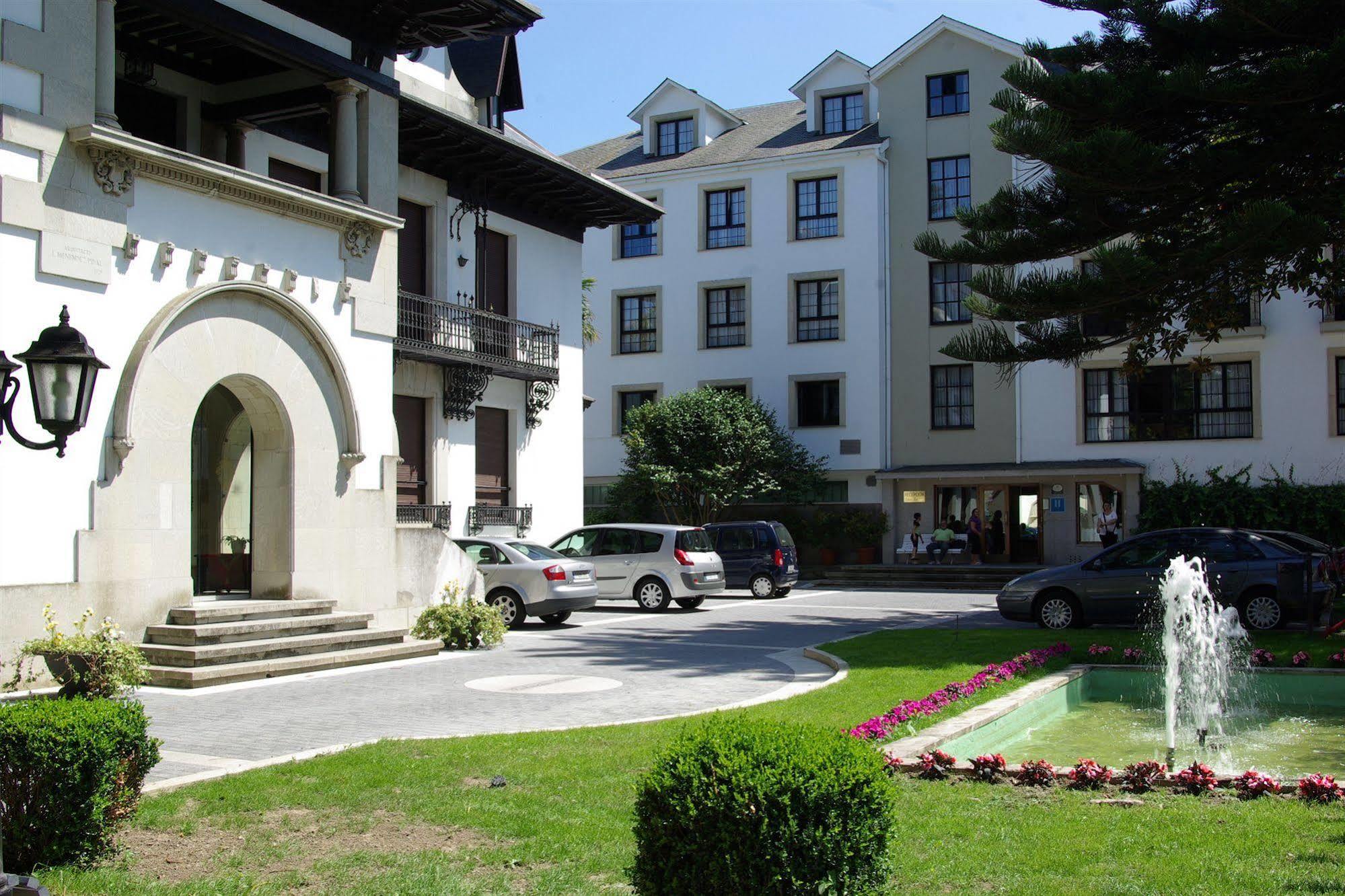 Hotel y Apartamentos Arias Navia Exterior foto